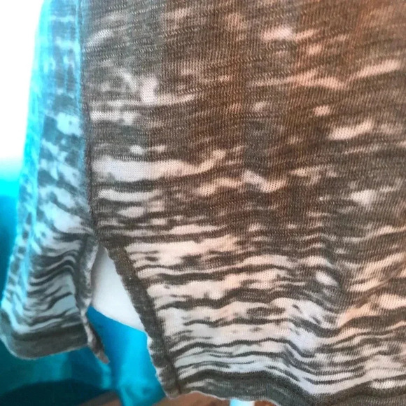 Cut out neck tee - Picture 3 of 3